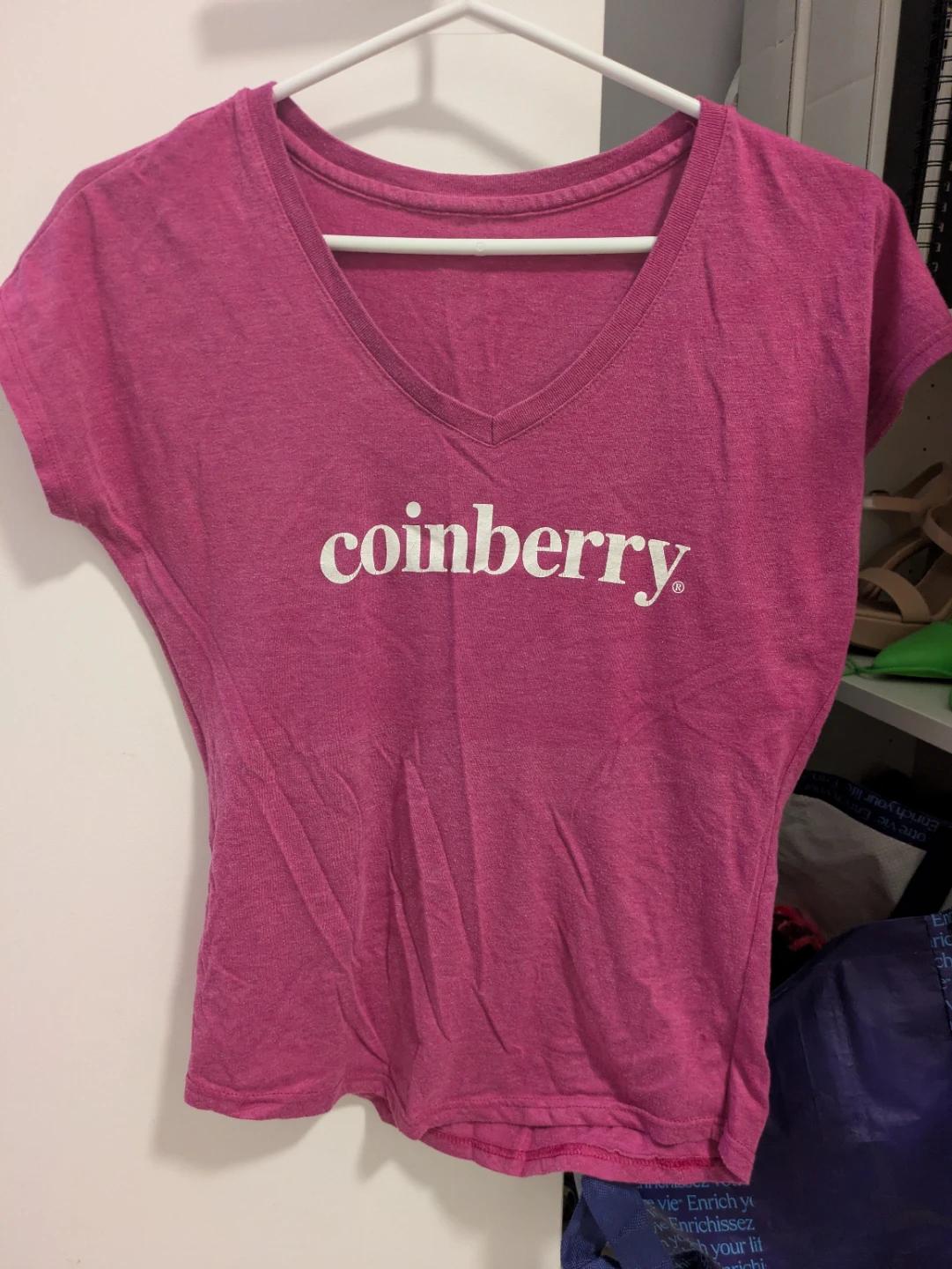 *FREE* 🆓 Shirt - Size S