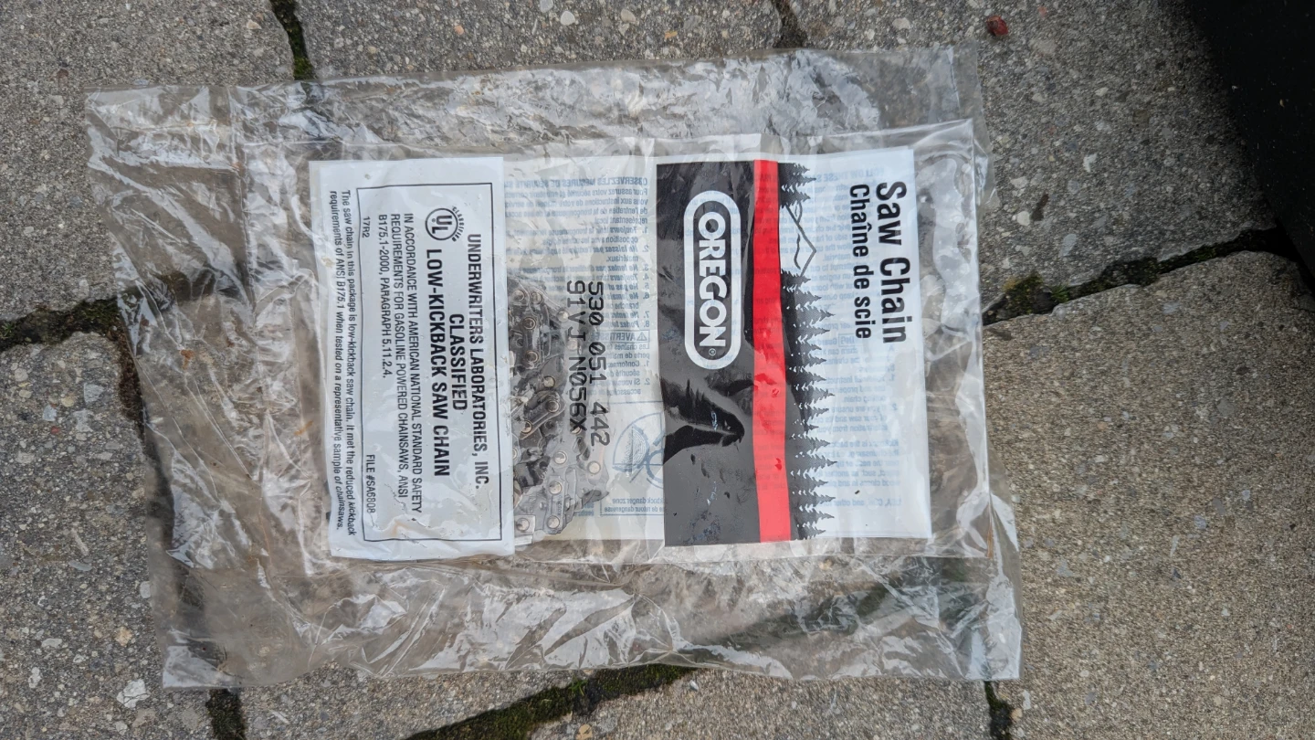 Craftsman 16" Gas Chainsaw with Case - photo 3