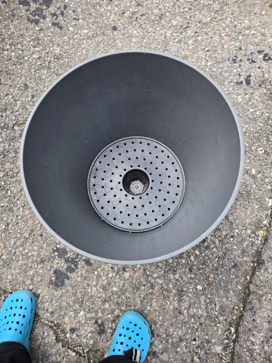 Grey Plastic Planter Pot - photo 2