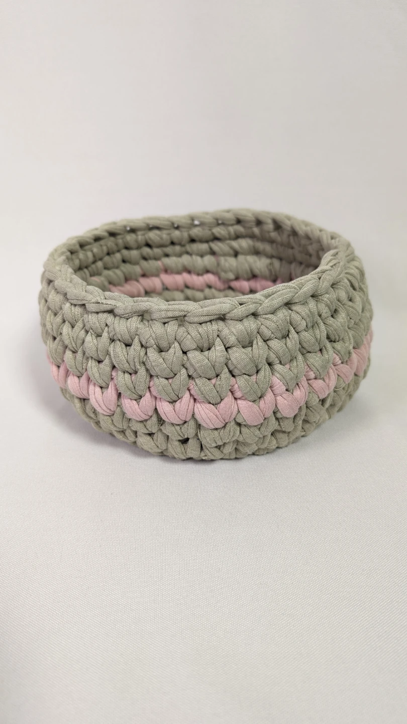 Crochet basket with wooden bottom - photo 2