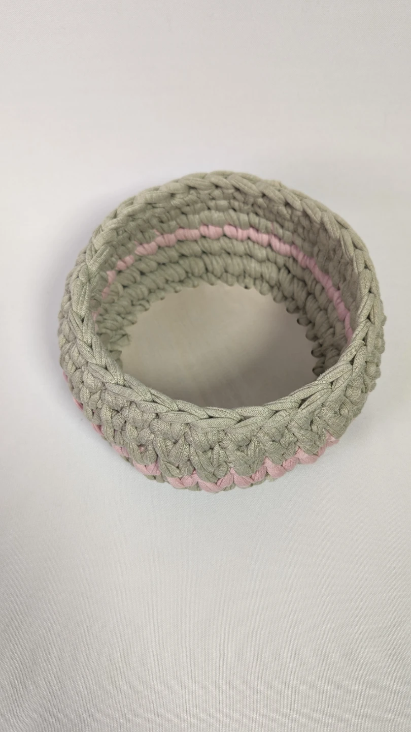 Crochet basket with wooden bottom - photo 3
