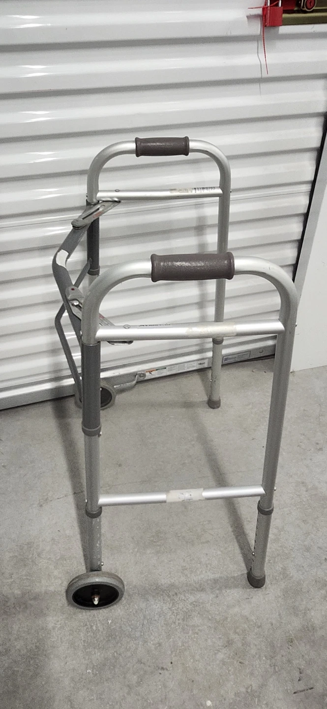 Aluminum walker - photo 2