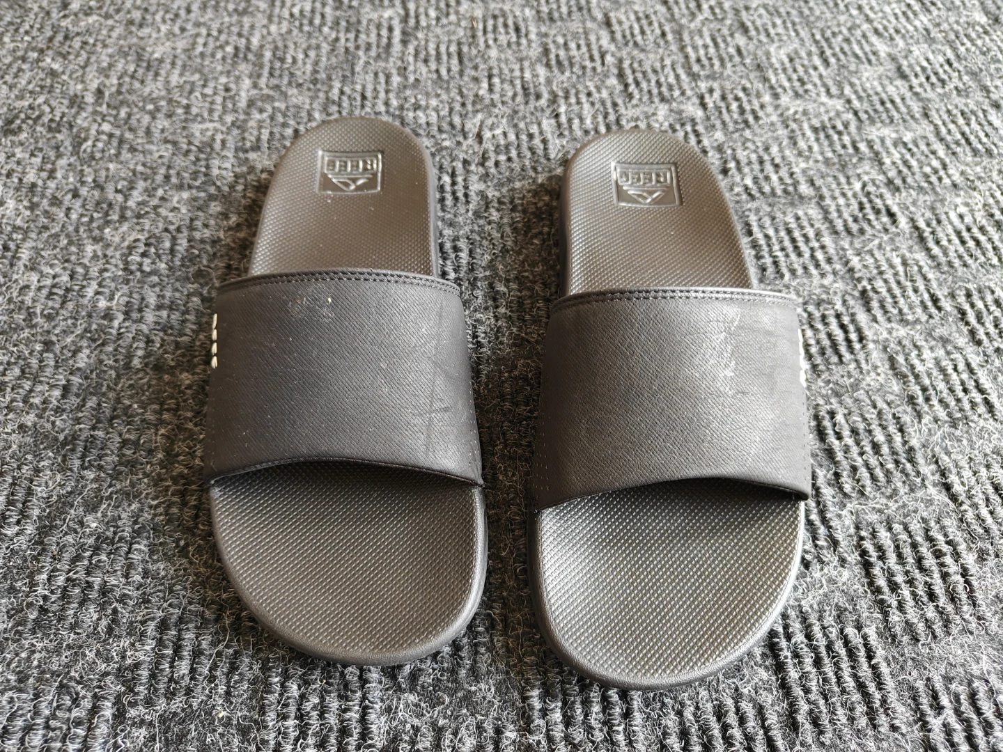 Reef One Slides Sandals Flip Flops - Men Black - Size 8 - photo 2