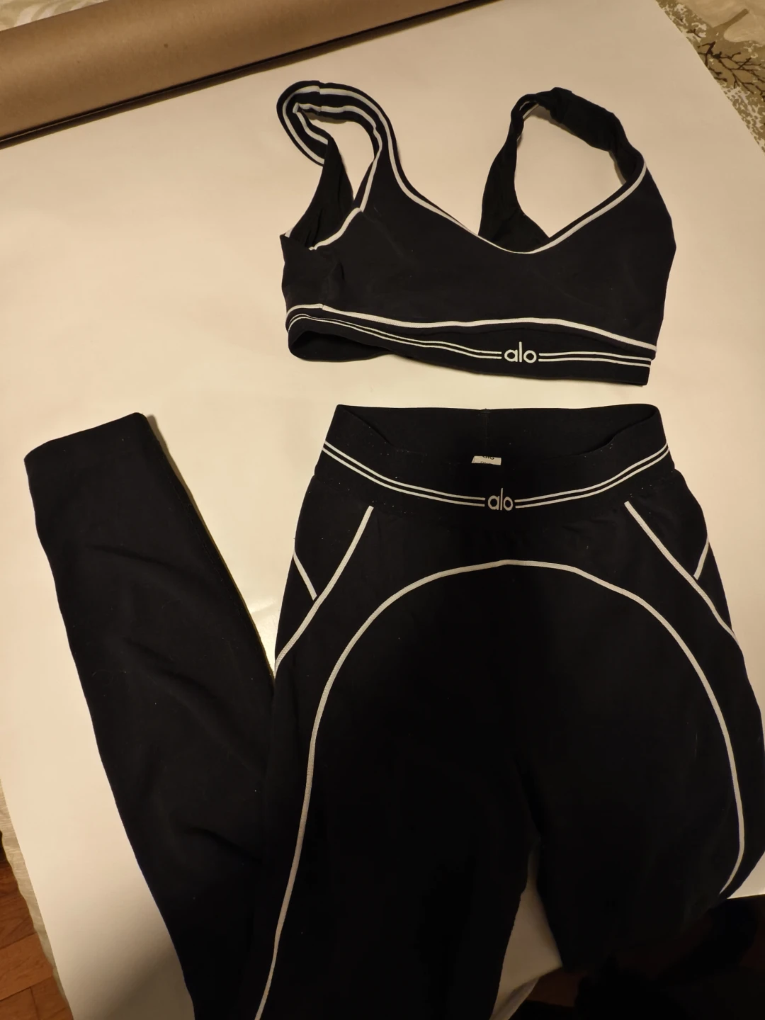 ALO Yoga Set - photo 2