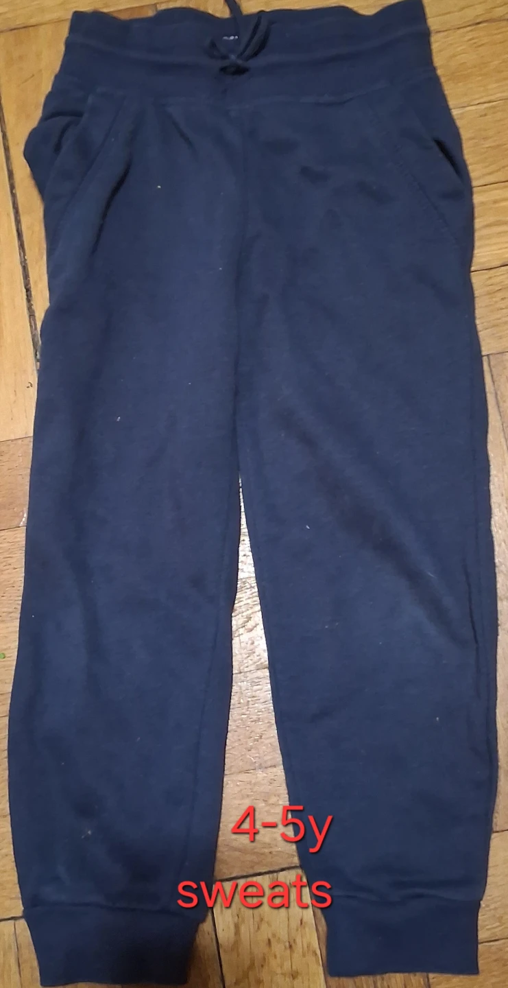 Primark Boys Sweater and Pants Set (Sizes 4-6y) - photo 3