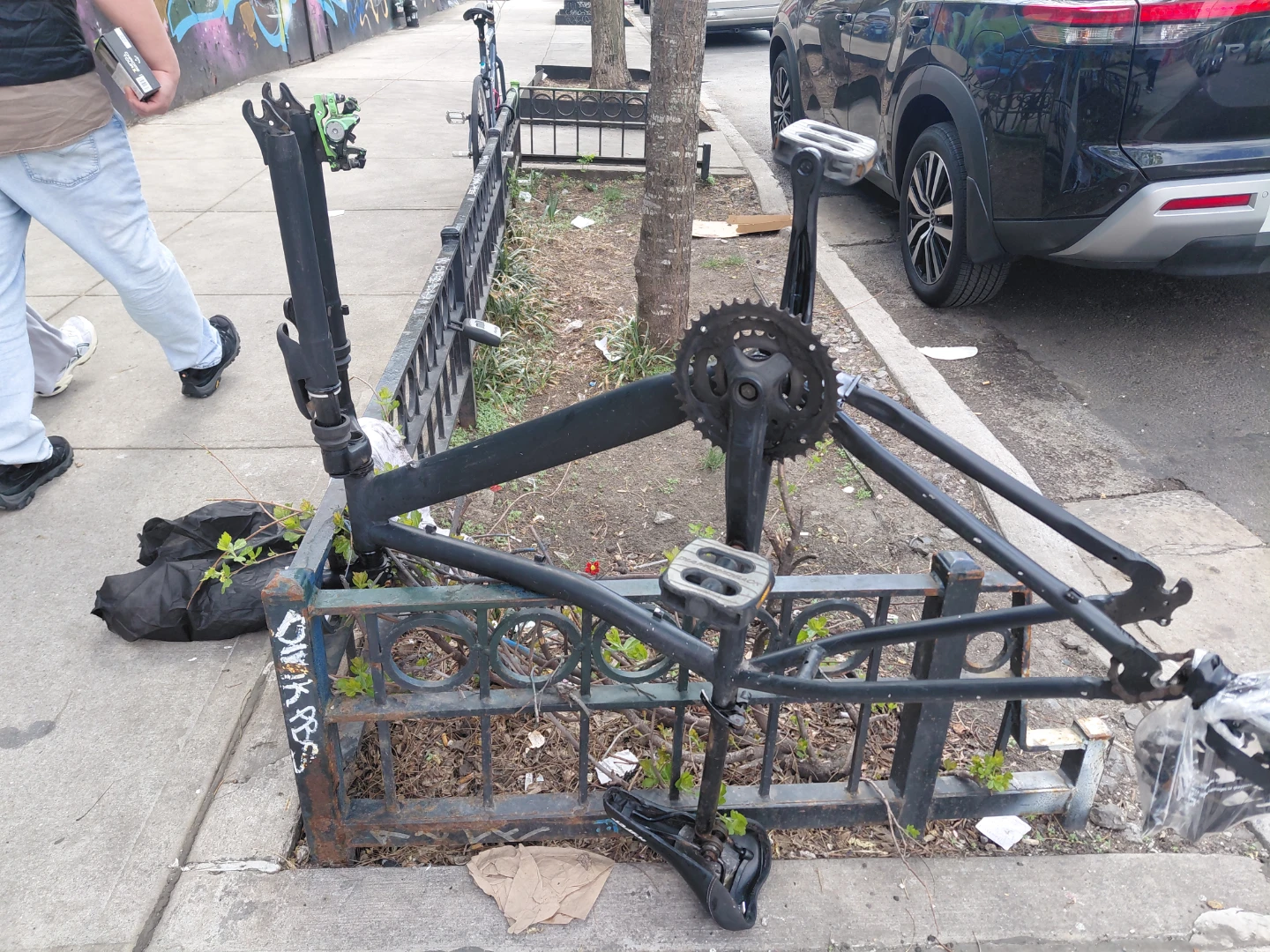 Black Mountain Bike Frame with Pedals - photo 4