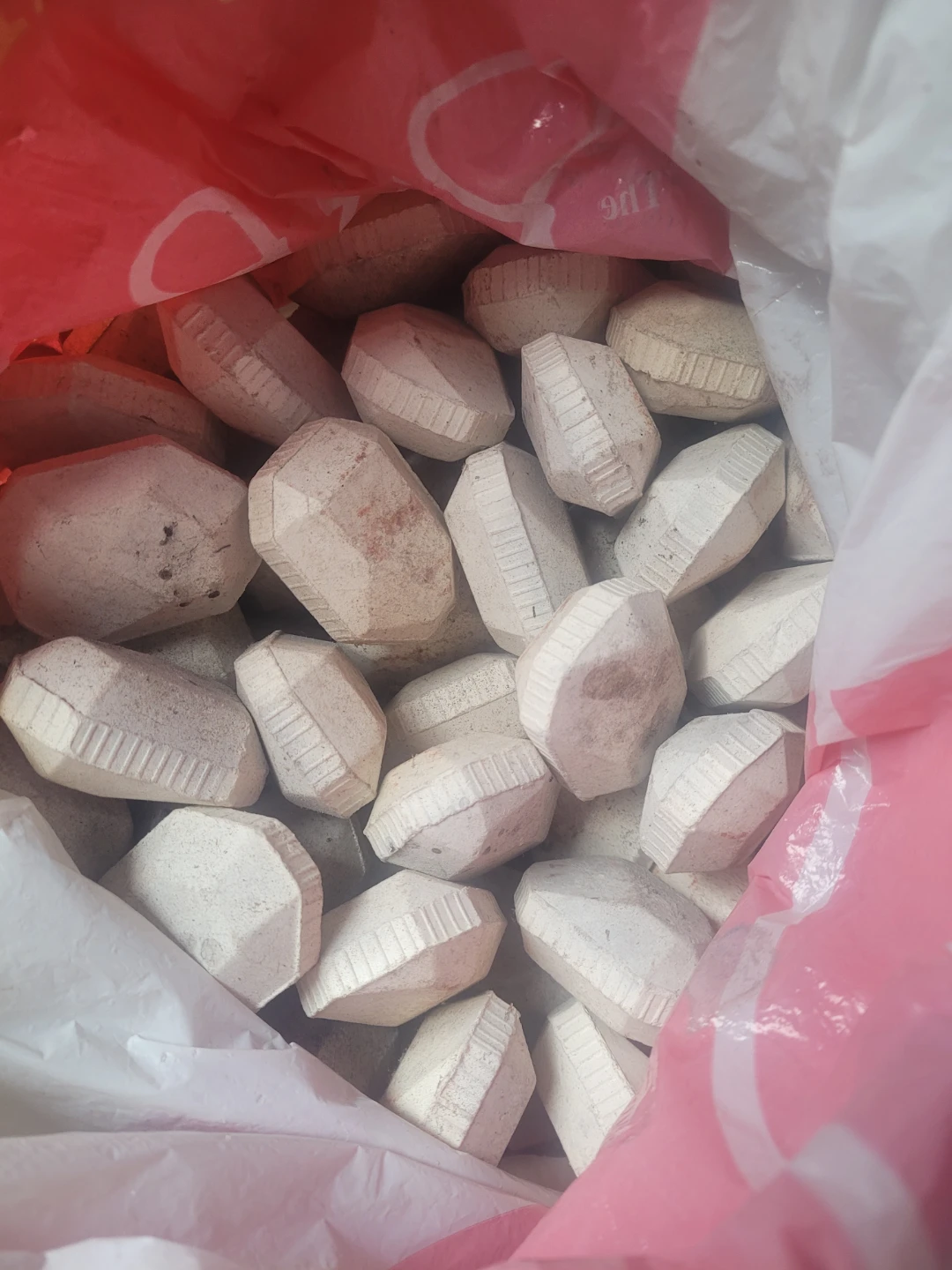 Ceramic briquettes for gas grill
