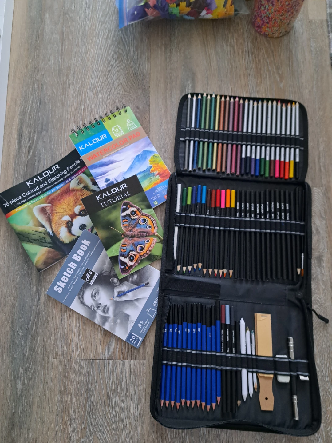 KALOUR 76 piece Colored and 2 libretas. - photo 2