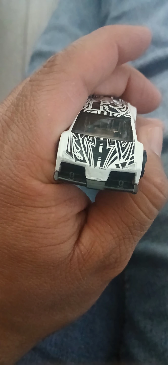 Hot Wheels White & Black Tribal Design Toy Car - photo 3