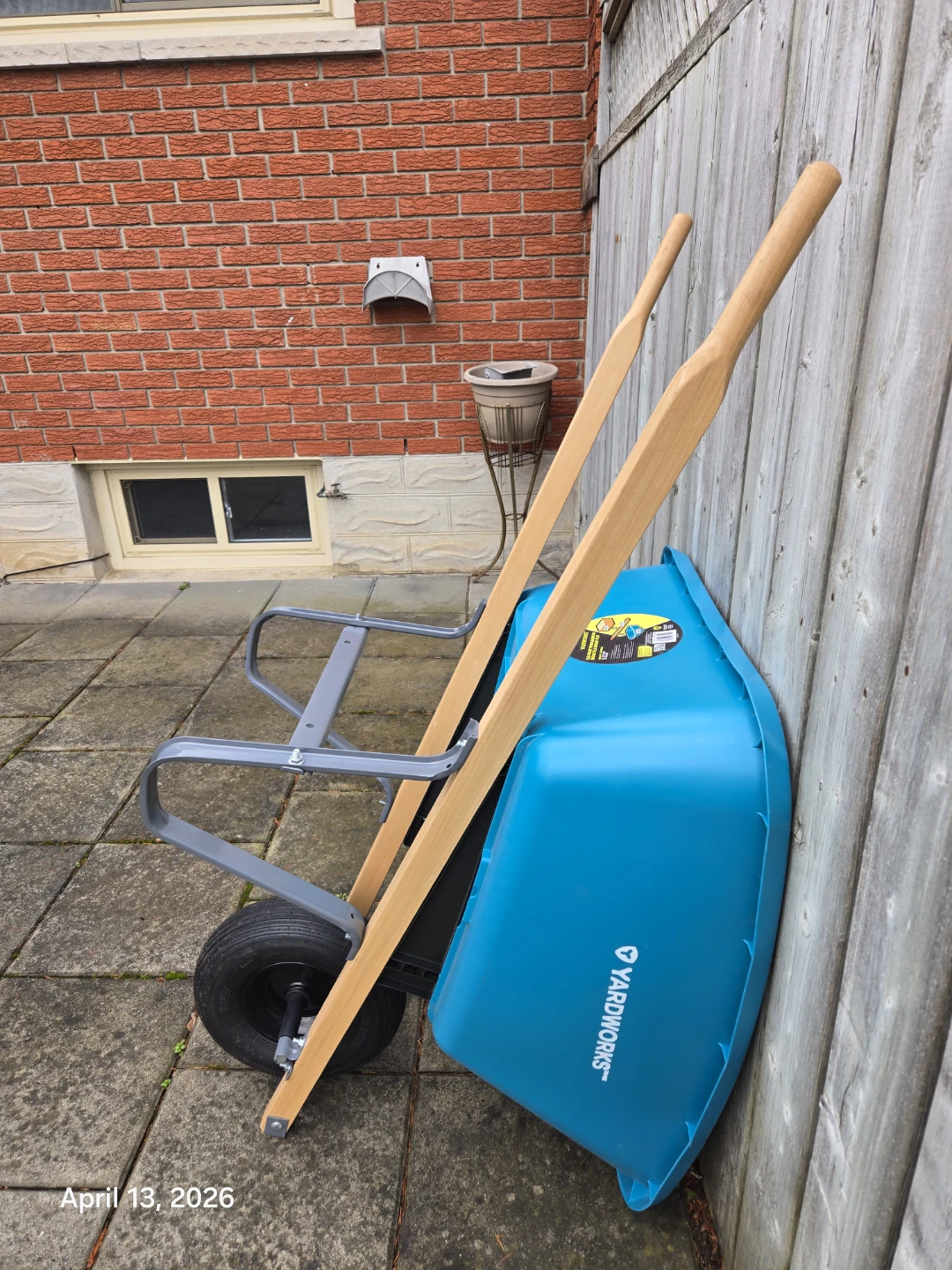 Yardworks Flat-Front Wheelbarrow