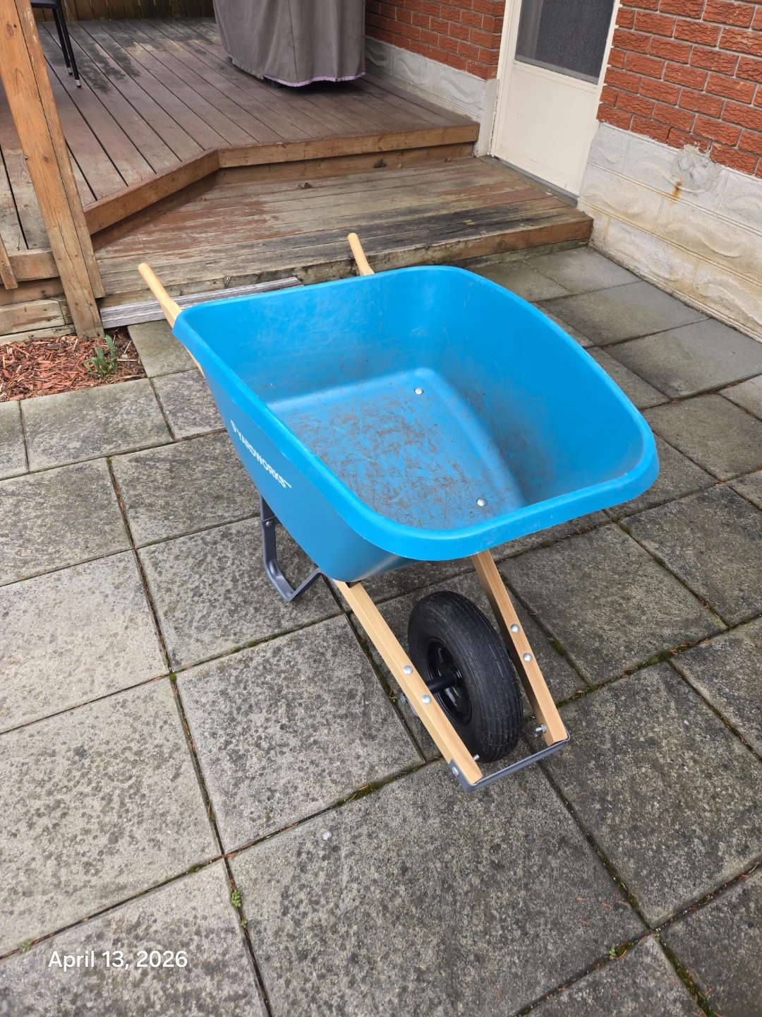 Yardworks Flat-Front Wheelbarrow - photo 3