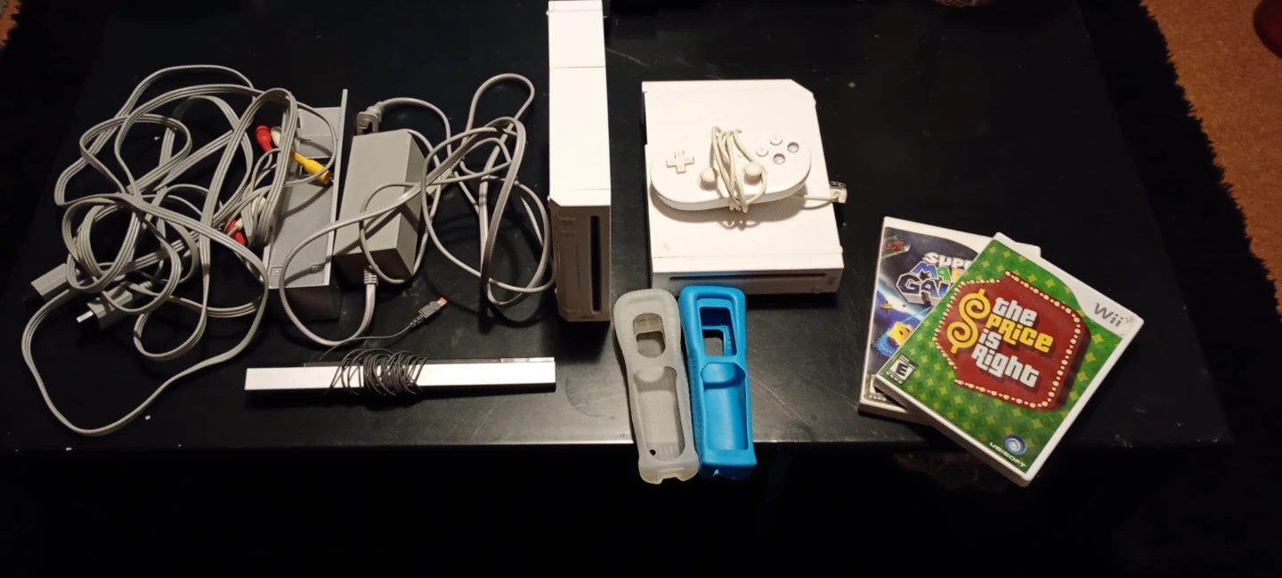 Nintendo Wii Console Bundle with The Price Is Right Game - photo 2