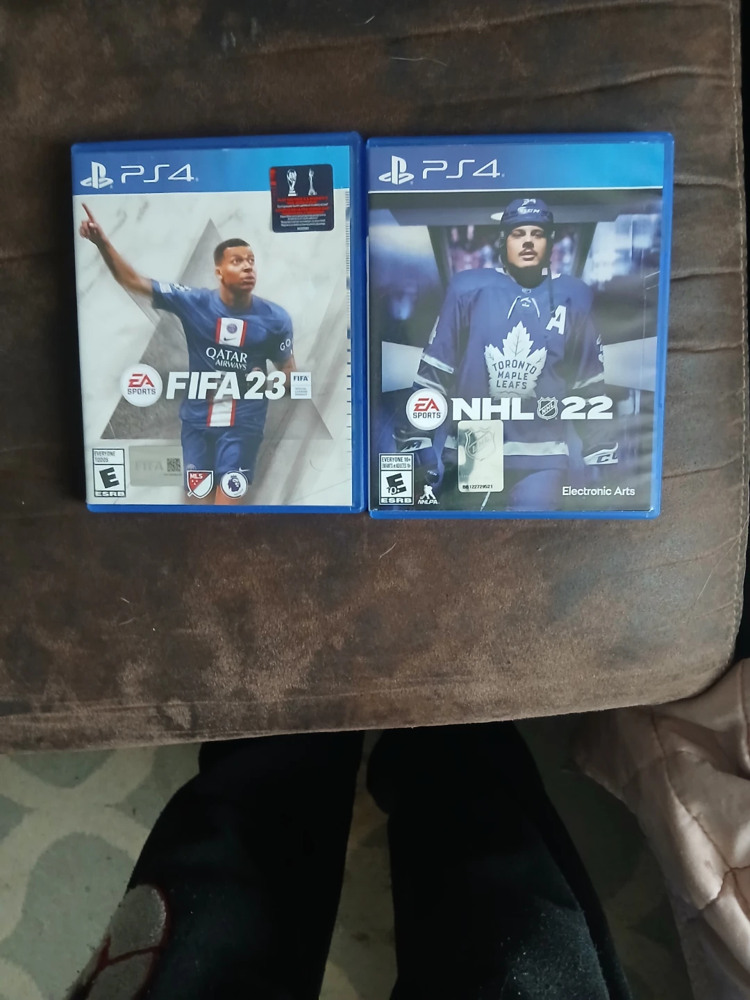 PlayStation 4 Games: FIFA 23 and NHL 22 ps4 controller clear