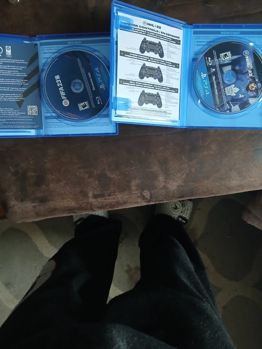 PlayStation 4 Games: FIFA 23 and NHL 22 ps4 controller clear - photo 2