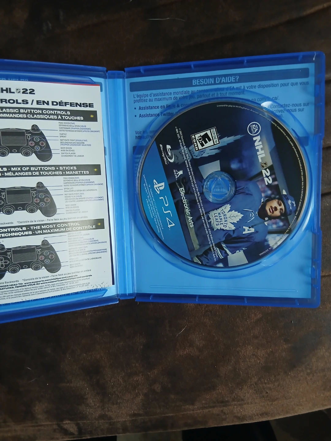 PlayStation 4 Games: FIFA 23 and NHL 22 ps4 controller clear - photo 4