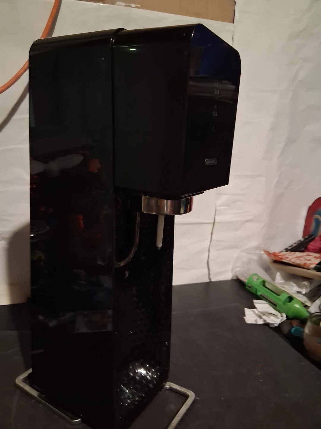 SodaStream Sparkling Water Maker with 2 CO2 Cylinders - photo 2