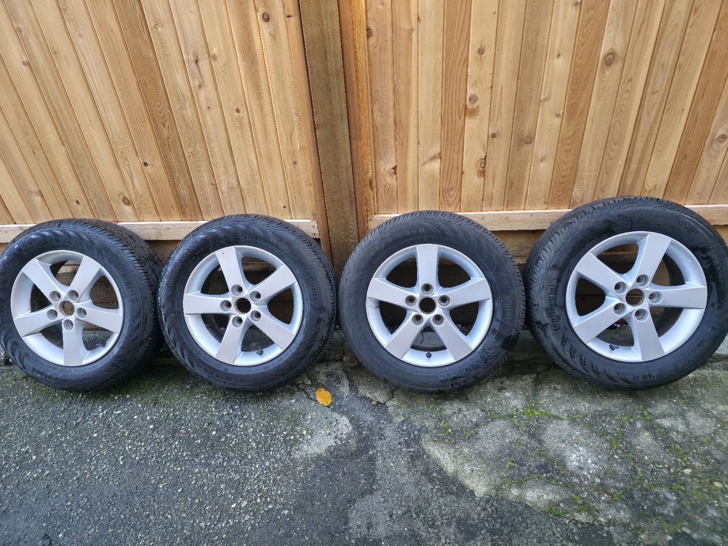 195 65R15 continental all season tires with wheels