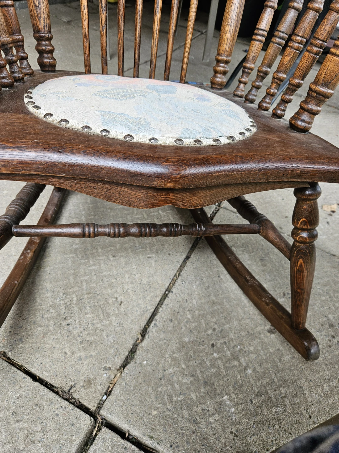 Antique Oak Spindle Back Rocking Chair - photo 3