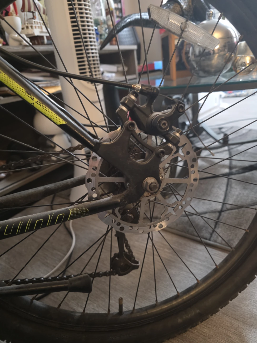 Worn down bicycle, good for spare parts/possible repair. - photo 3