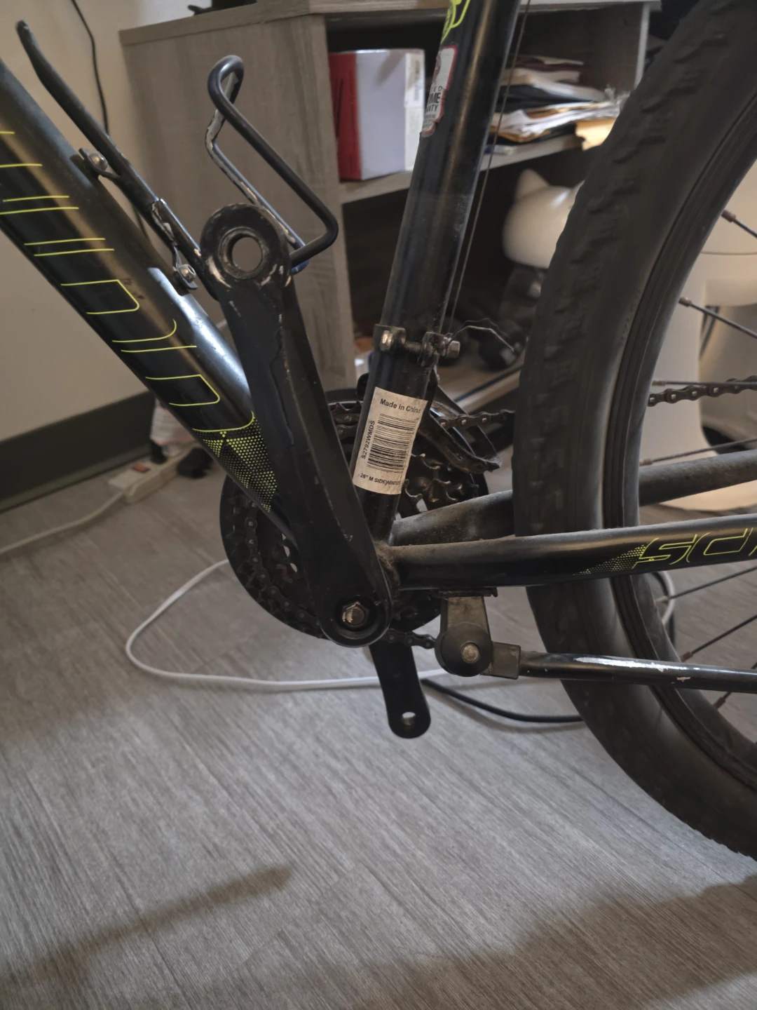 Worn down bicycle, good for spare parts/possible repair. - photo 4