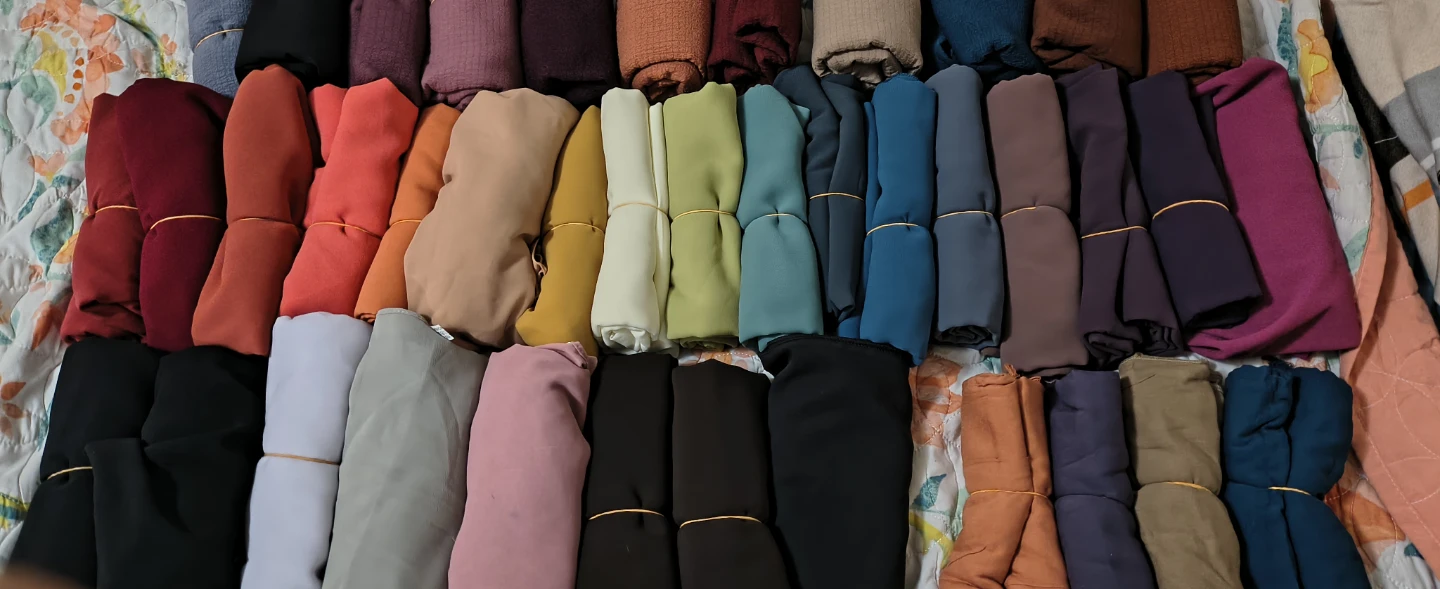 Assorted Hijab Scarves - Various Colours & Fabrics - photo 4