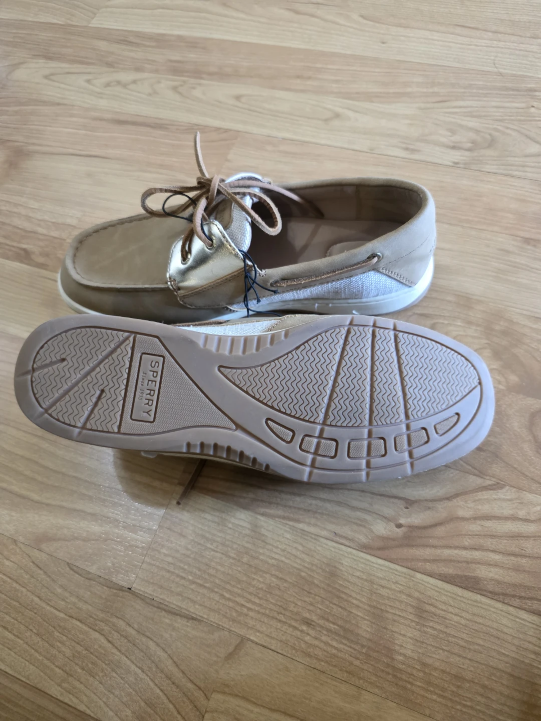 Brand New Women's Sperry Boat Shoes with memory foam  - Size 9.5 - photo 3