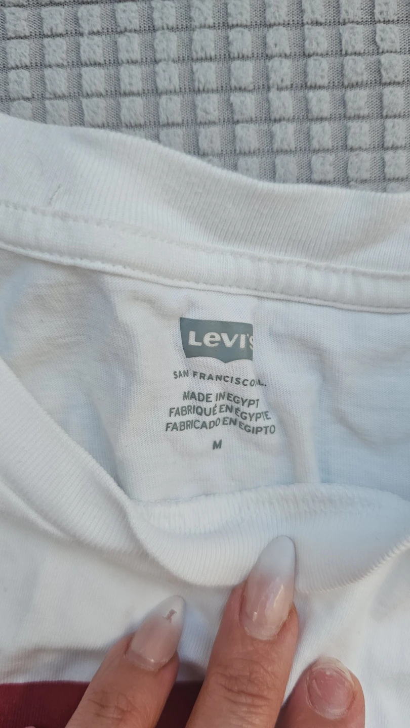 Levi's White T-Shirt - Medium for boys - photo 3