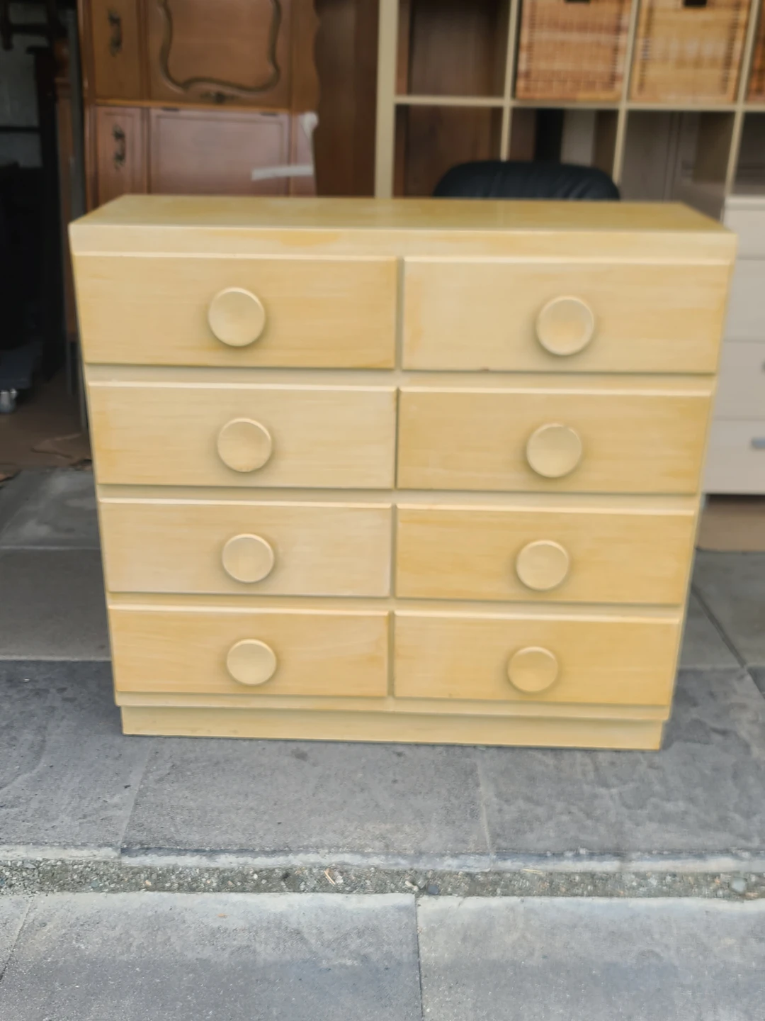 Light Wood 8-Drawer Dresser