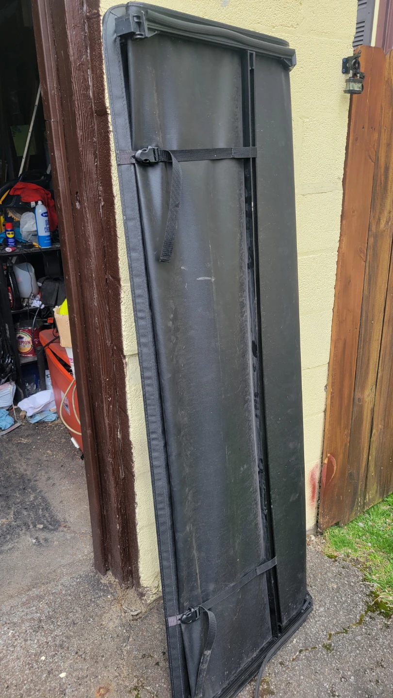 Black Tonneau Cover