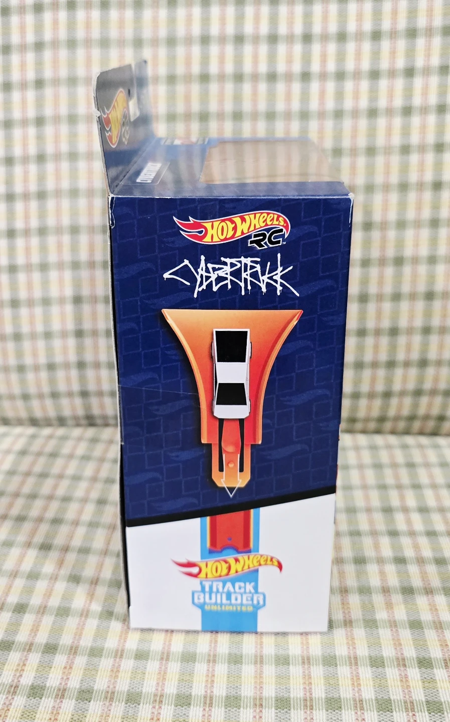 Hot Wheels RC Cybertrack Toy Car - NEW! - photo 4