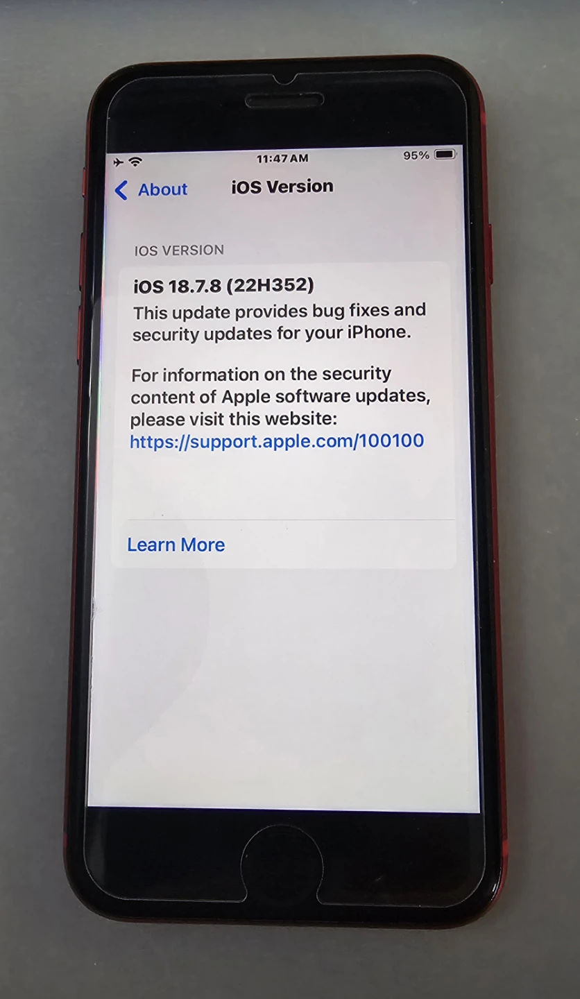 Unlocked Red iPhone SE 2020, 64gb - photo 4