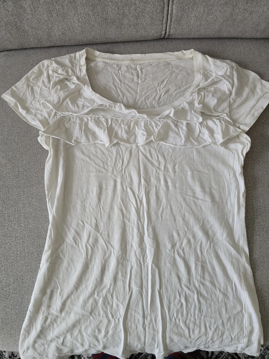 White t-shirt with ruffles