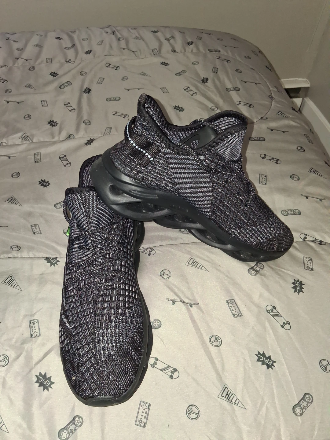 L.T. DAMP SHOES Black Knit Running Shoes - photo 4