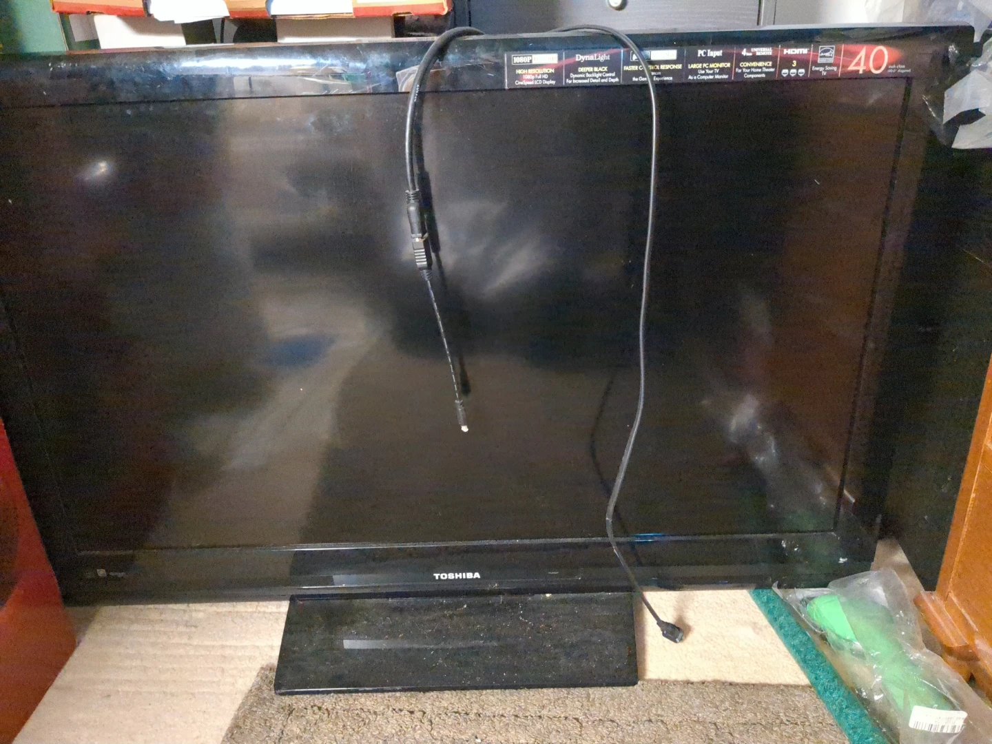 Toshiba 40 inch TV - photo 2