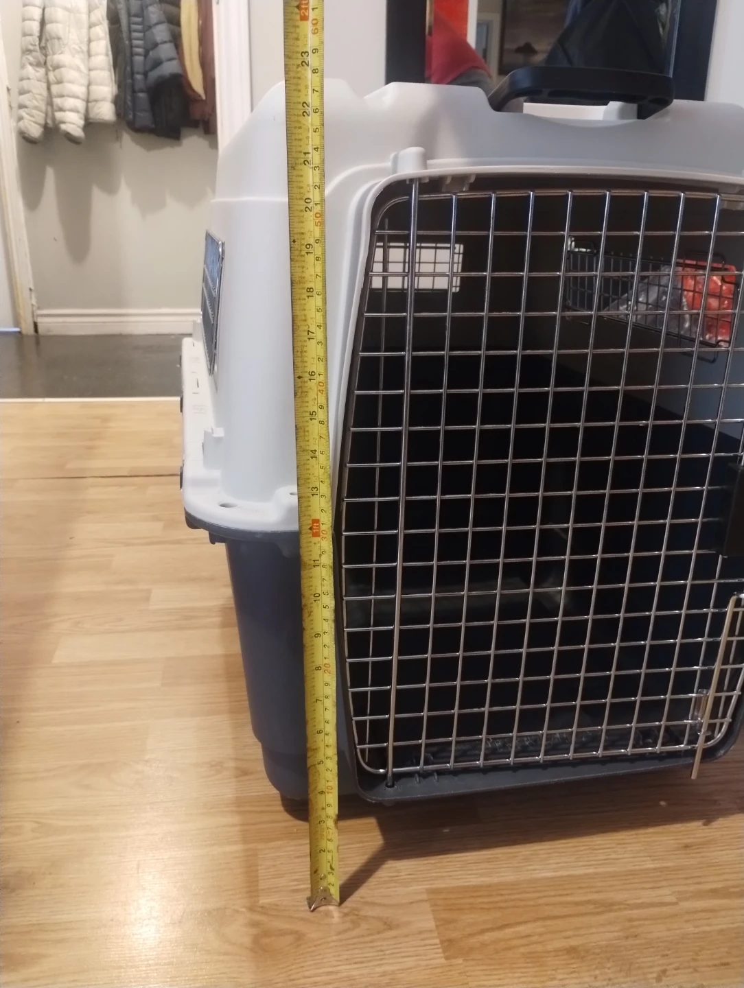 Essentials pet Carrier Crate good condition! - photo 2