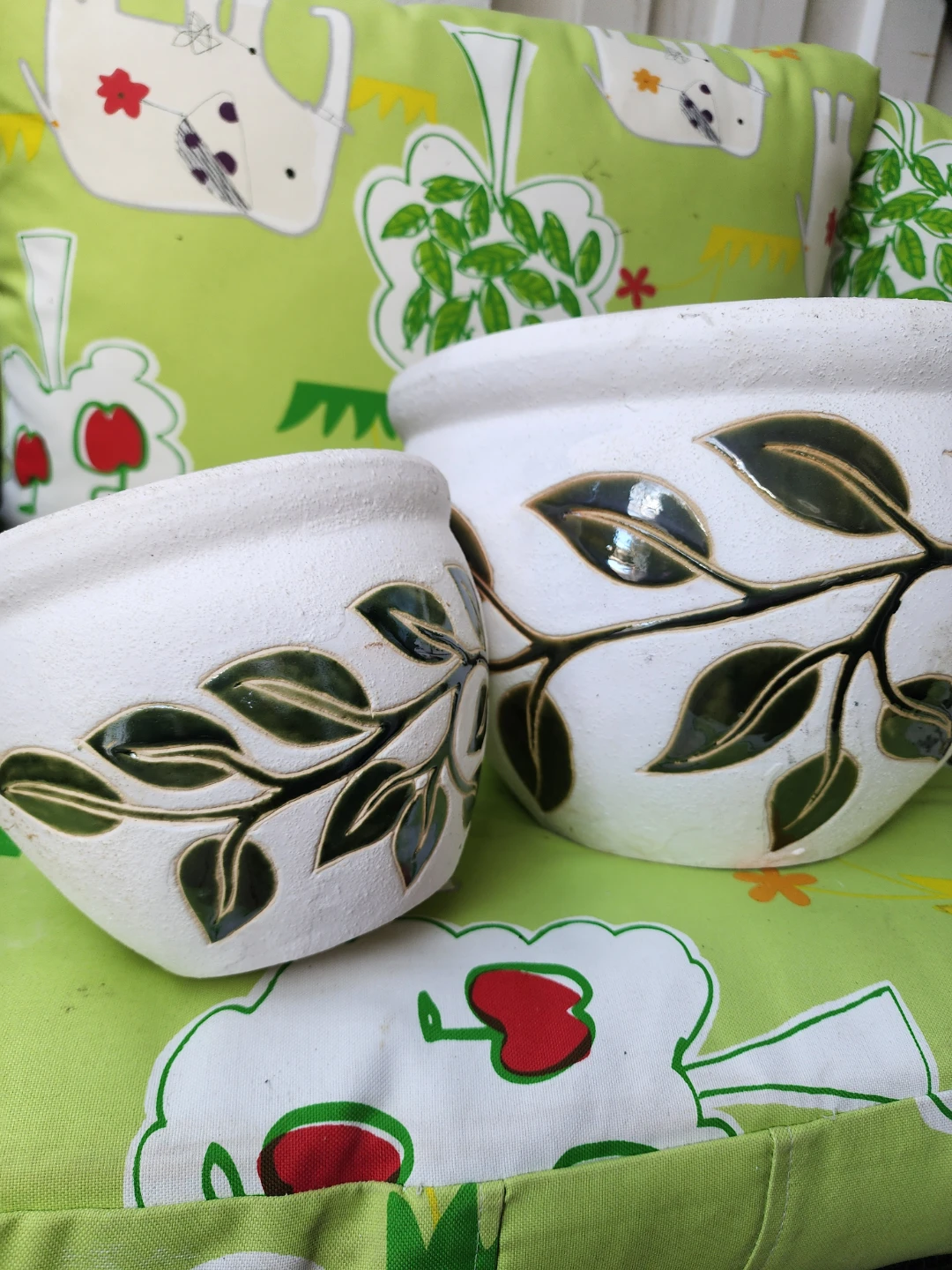 Set of 3 White Ceramic Planters with Leaf Design - photo 5