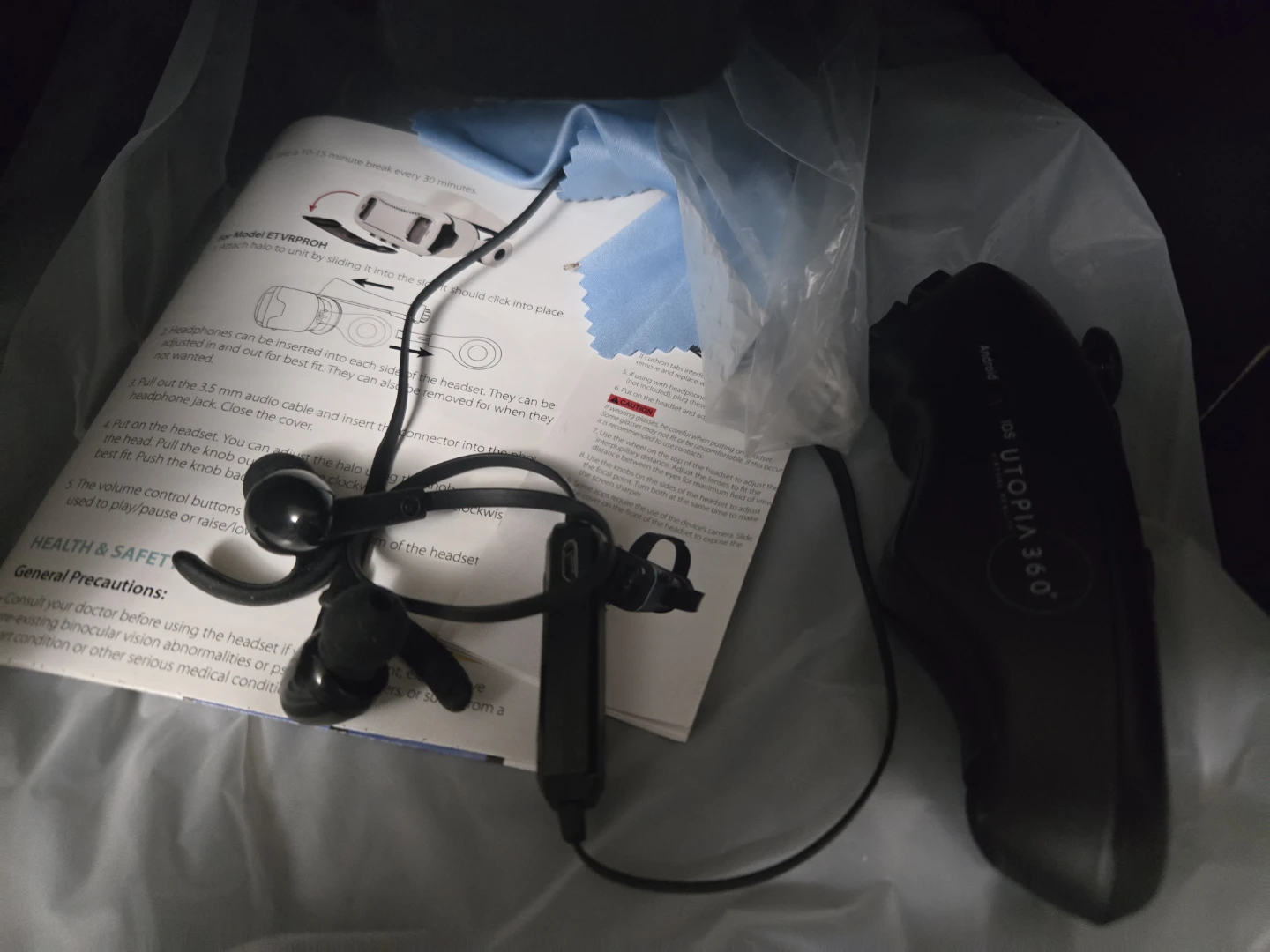 Utopia 360 Virtual Reality Headset with Controller - photo 3