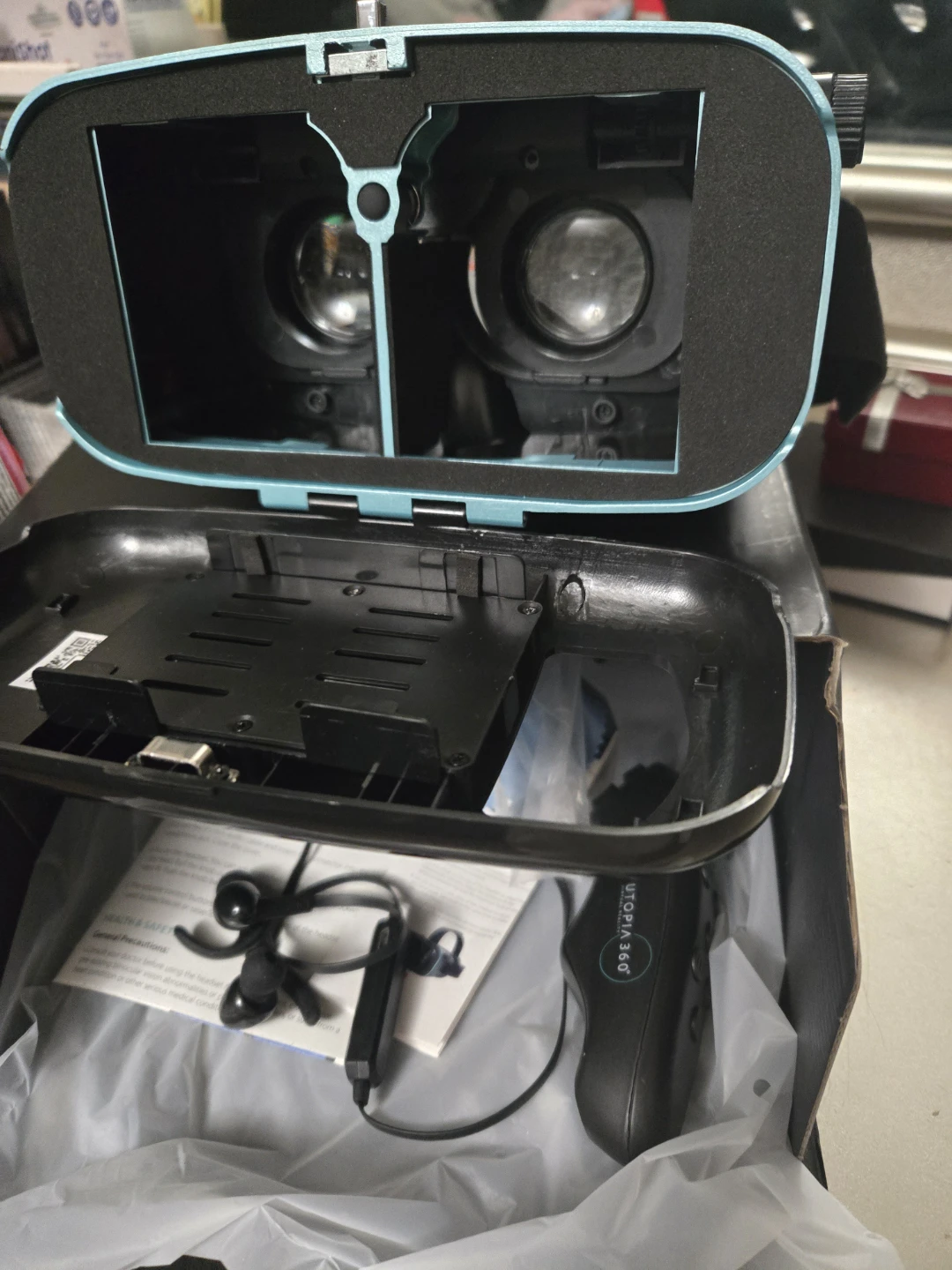 Utopia 360 Virtual Reality Headset with Controller - photo 4