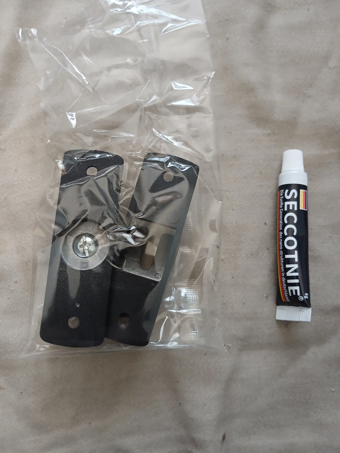 SECCOTNIE Black Wall Mount Brackets With Screws & Adhesive