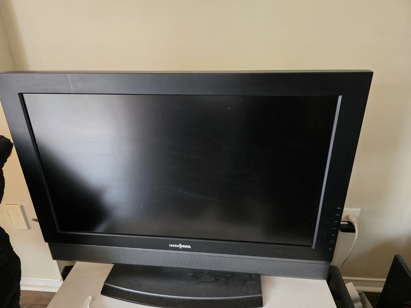 Insignia 32" LCD TV - Model NS-LCD32F