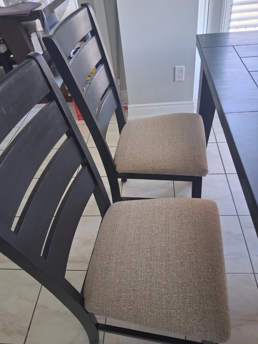 An Extendable Black Dining Table with 4 Padded Chairs - photo 3