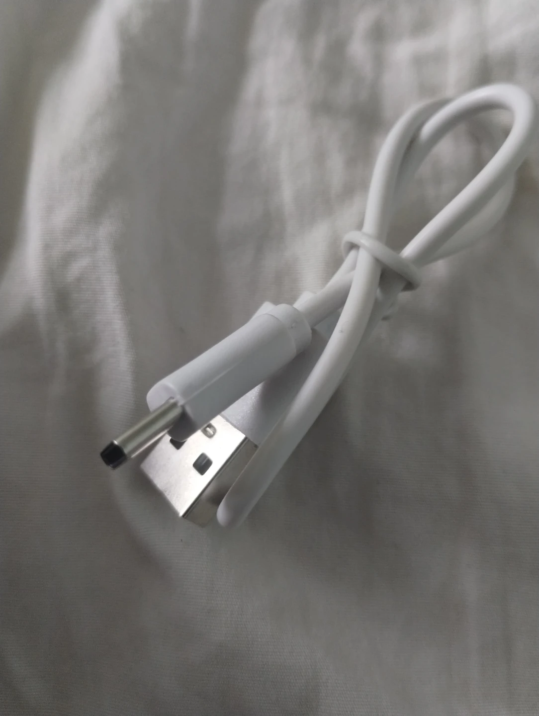 White USB to Micro USB Charging Cable - photo 2