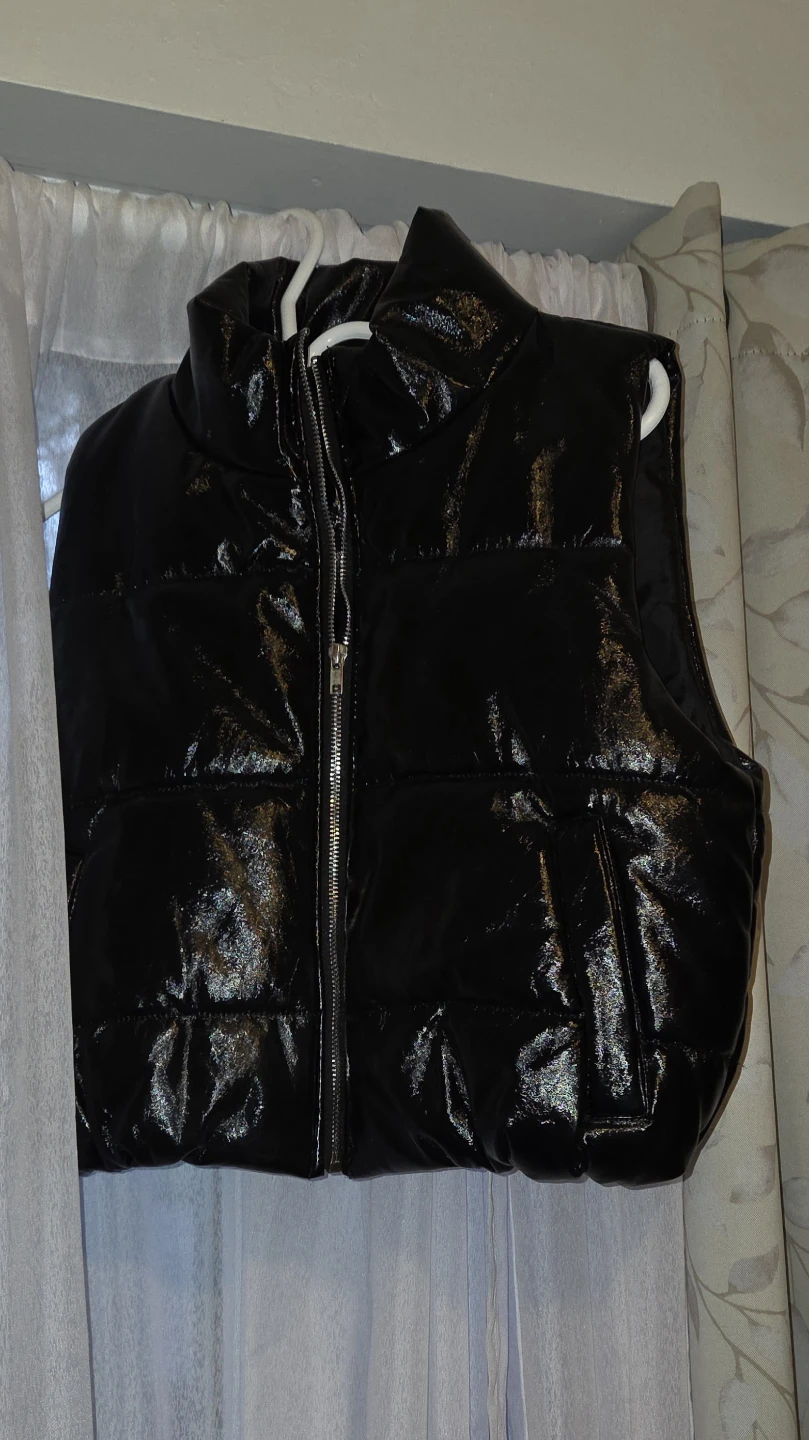 Kids black puffer vest