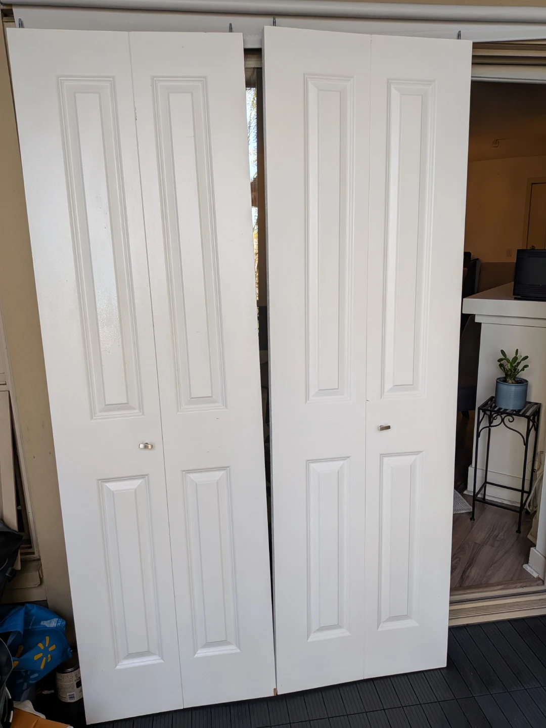 Set of 4 White Bi-Fold Doors