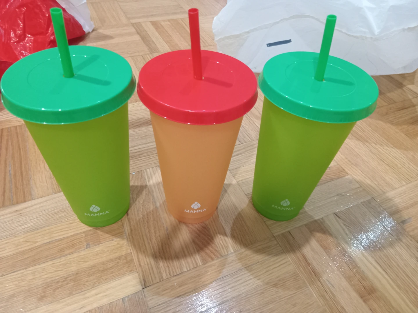 Manna Colour Changing Tumblers with Straws - Set of 3