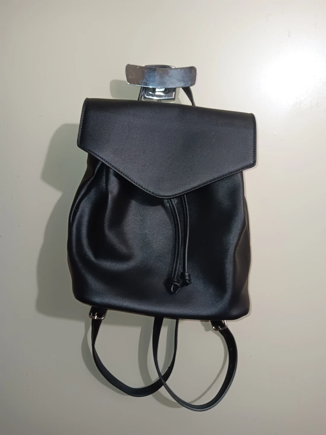 BNWOT, Black, Medium Sized Backpack!! - photo 2