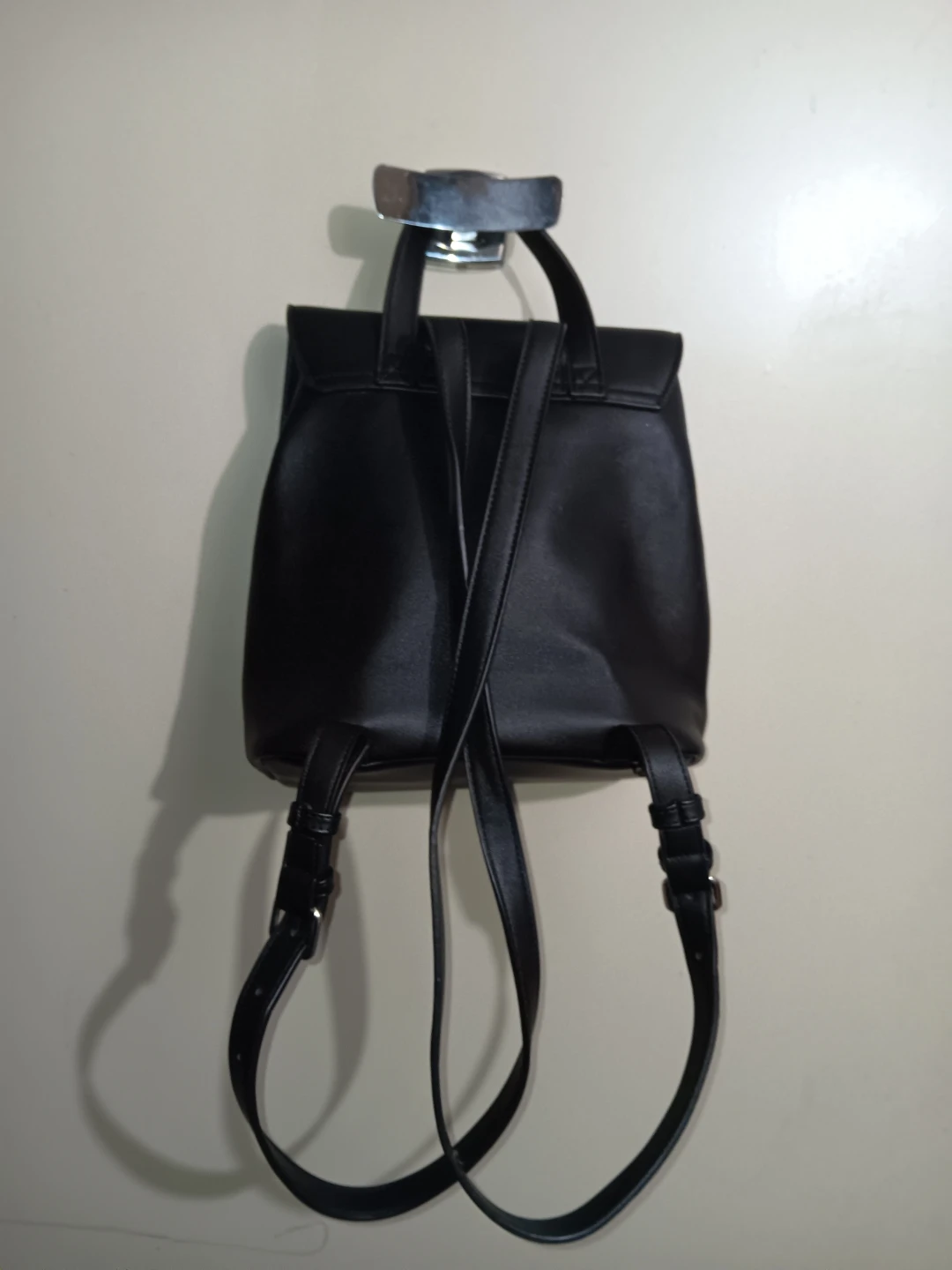 BNWOT, Black, Medium Sized Backpack!! - photo 4