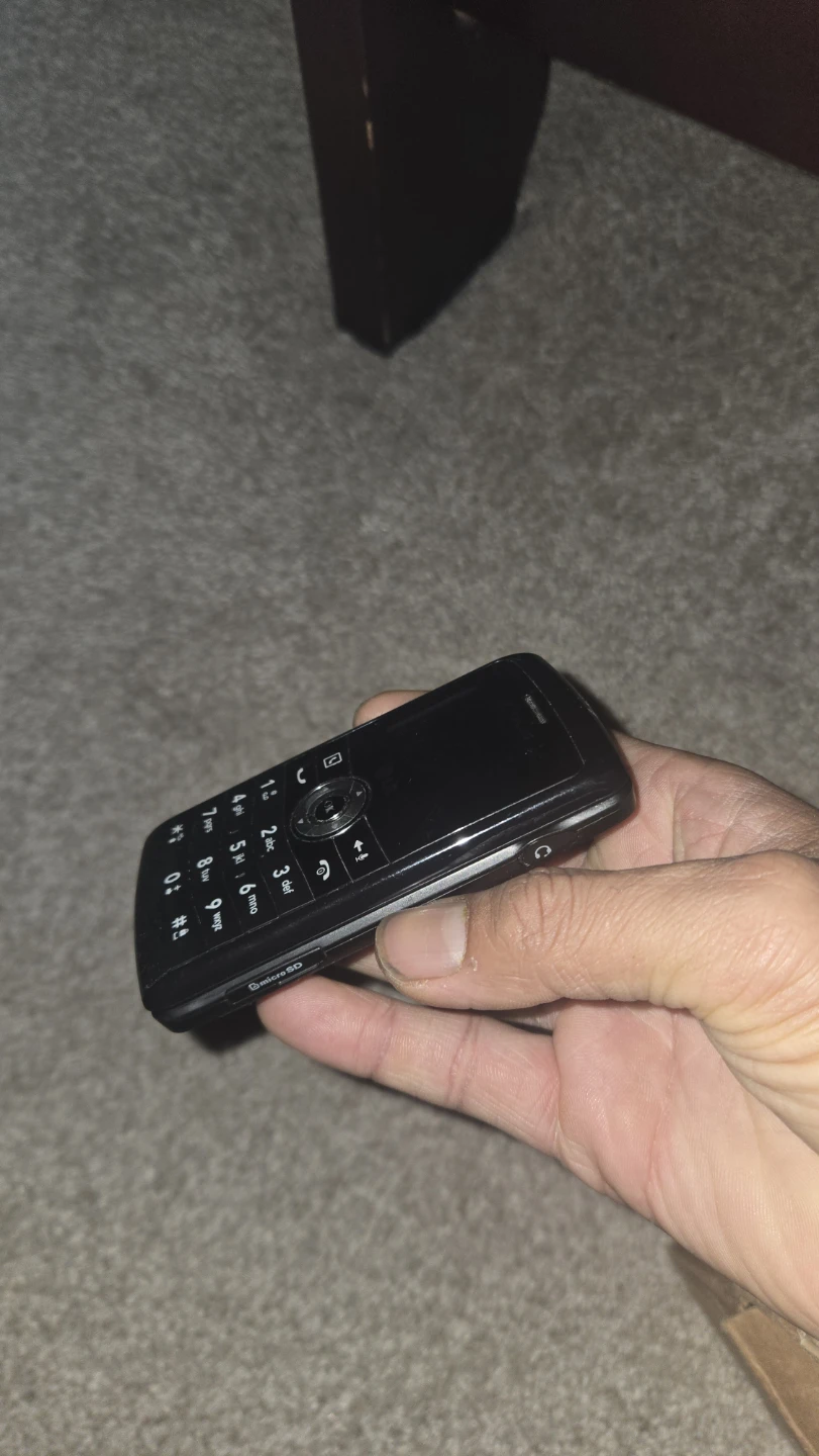 Old phone, working (  no charger) - photo 2