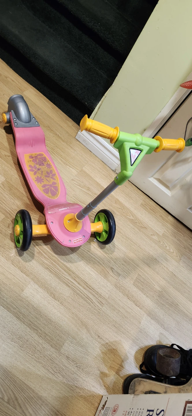 Fisher-Price Pink 3-Wheel Scooter - photo 2