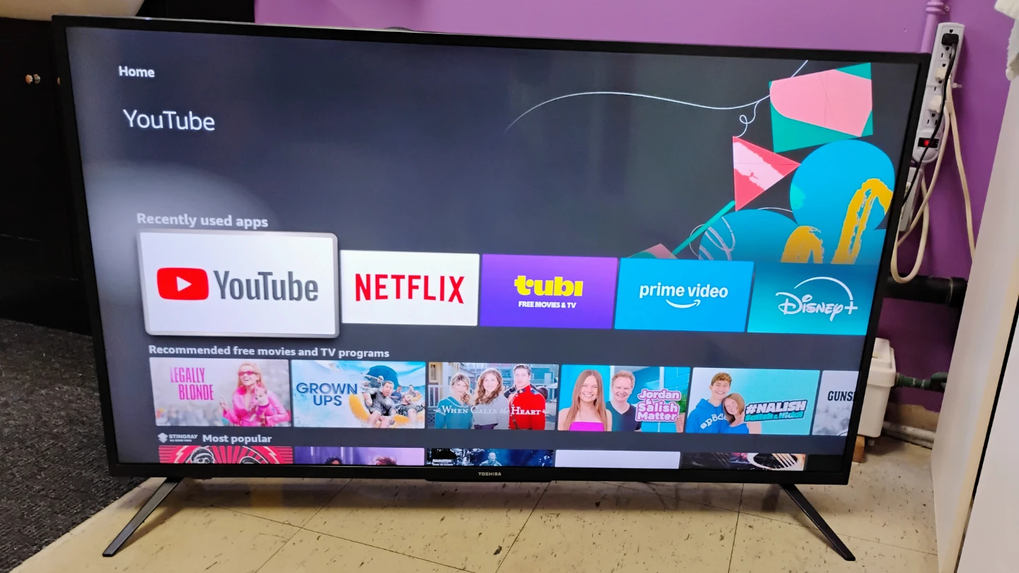 Toshiba 50" 4K UHD Smart TV - 50LF621C21 - photo 3